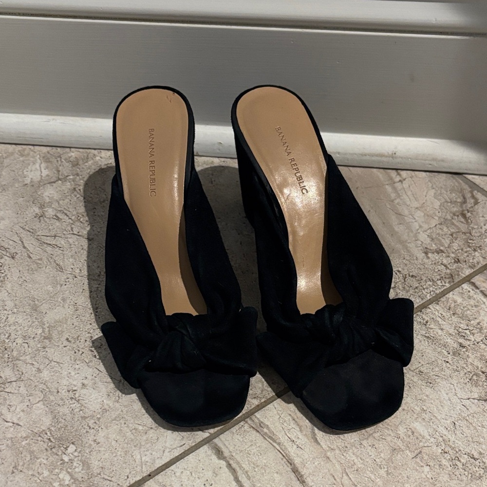Banana Republic Black heels